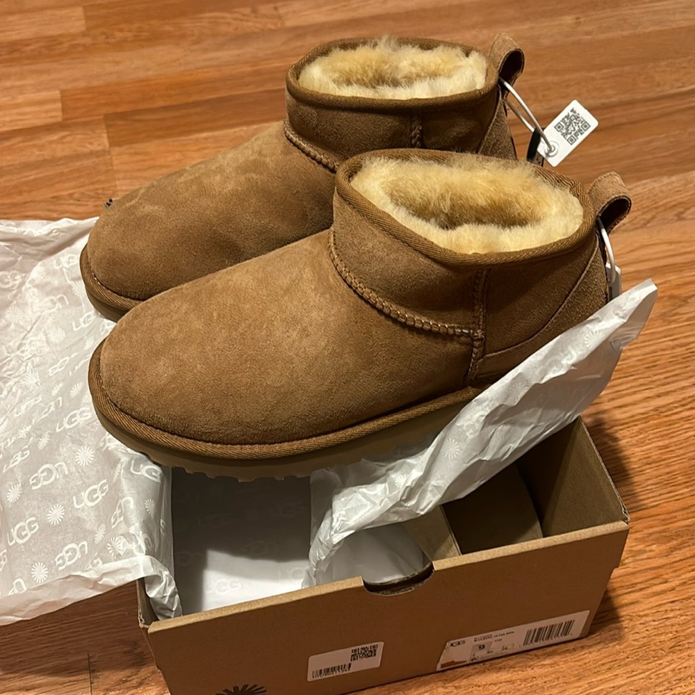 NWT UGG women's classic ultra mini